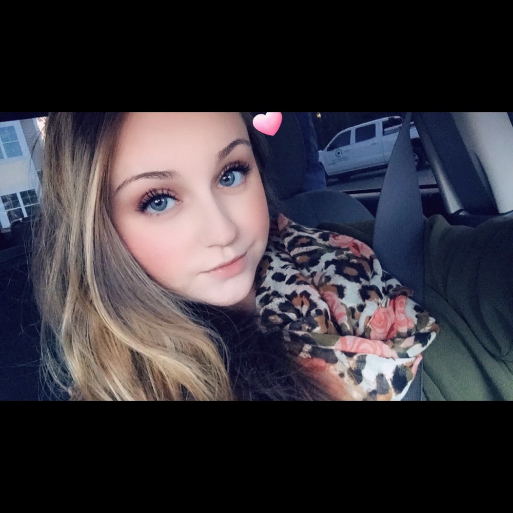 Meet your Posher, Alexandra